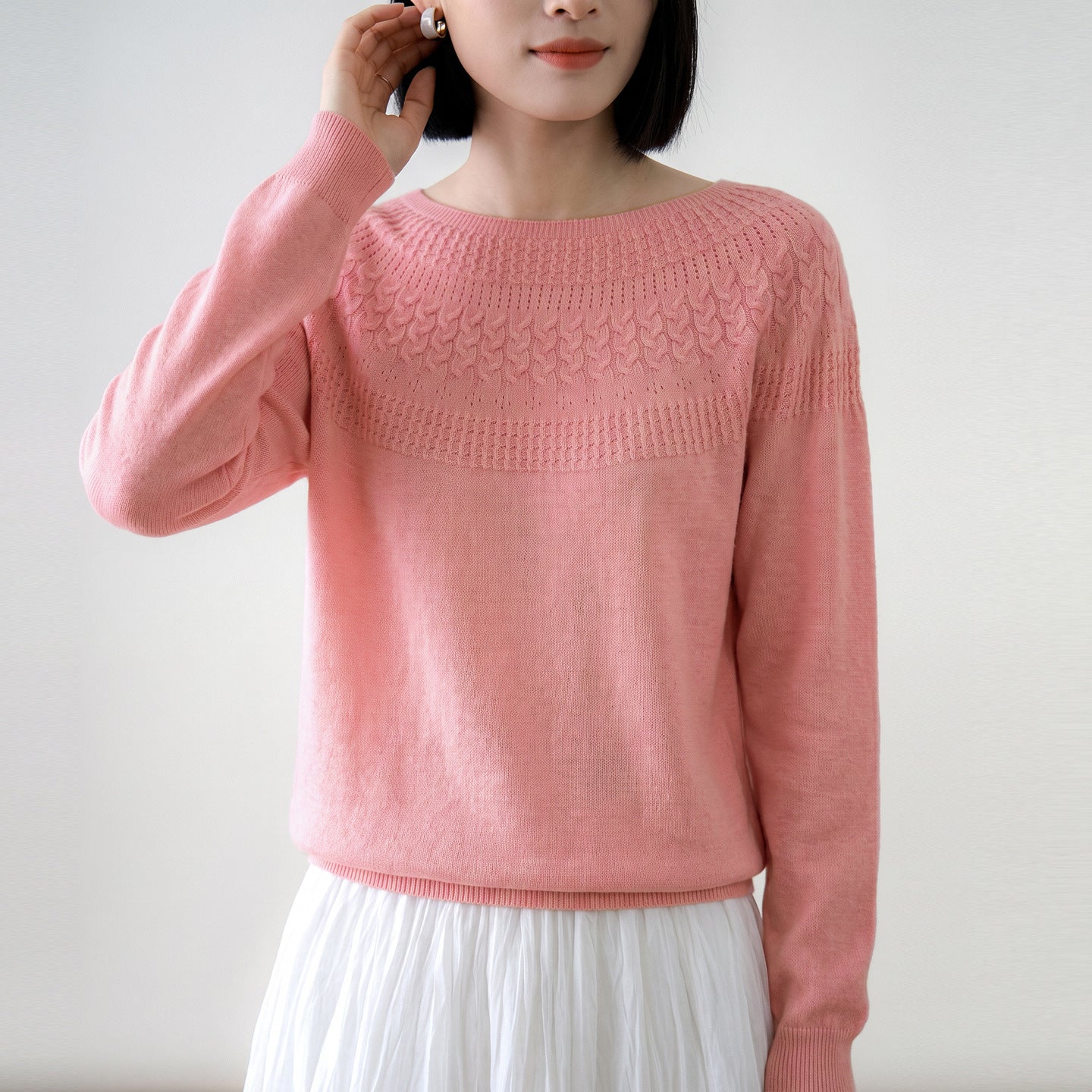 Women's Slim-Fit Round Neck Knit Pullover Sweater