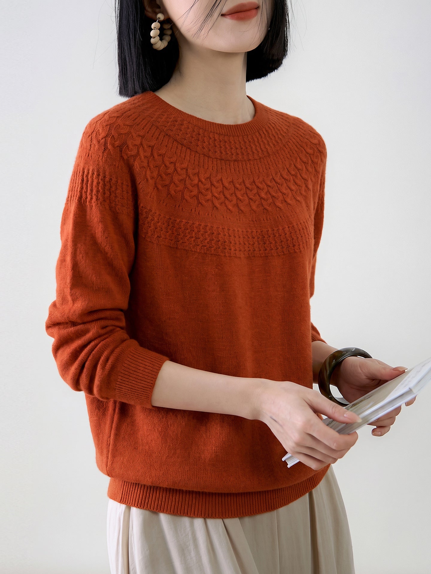 Women's Slim-Fit Round Neck Knit Pullover Sweater