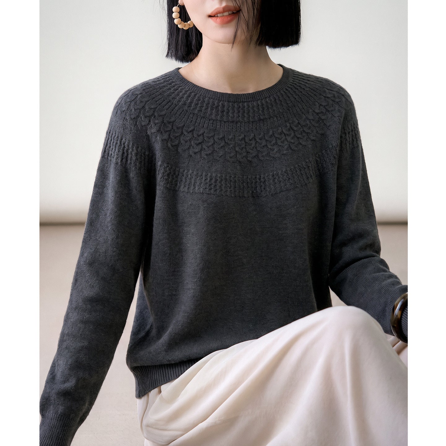 Women's Slim-Fit Round Neck Knit Pullover Sweater