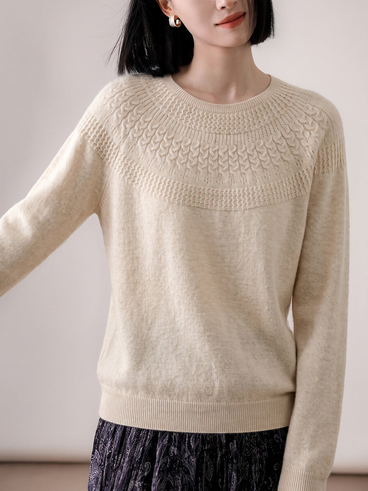 Women's Slim-Fit Round Neck Knit Pullover Sweater